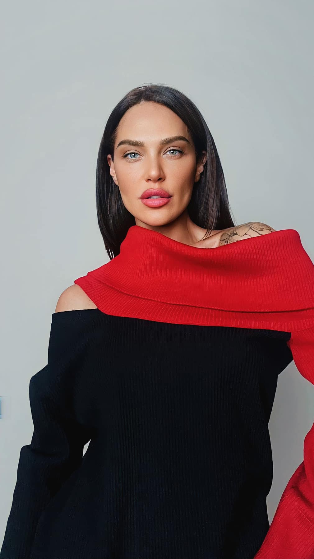 ამოჭრილი სვიტერი