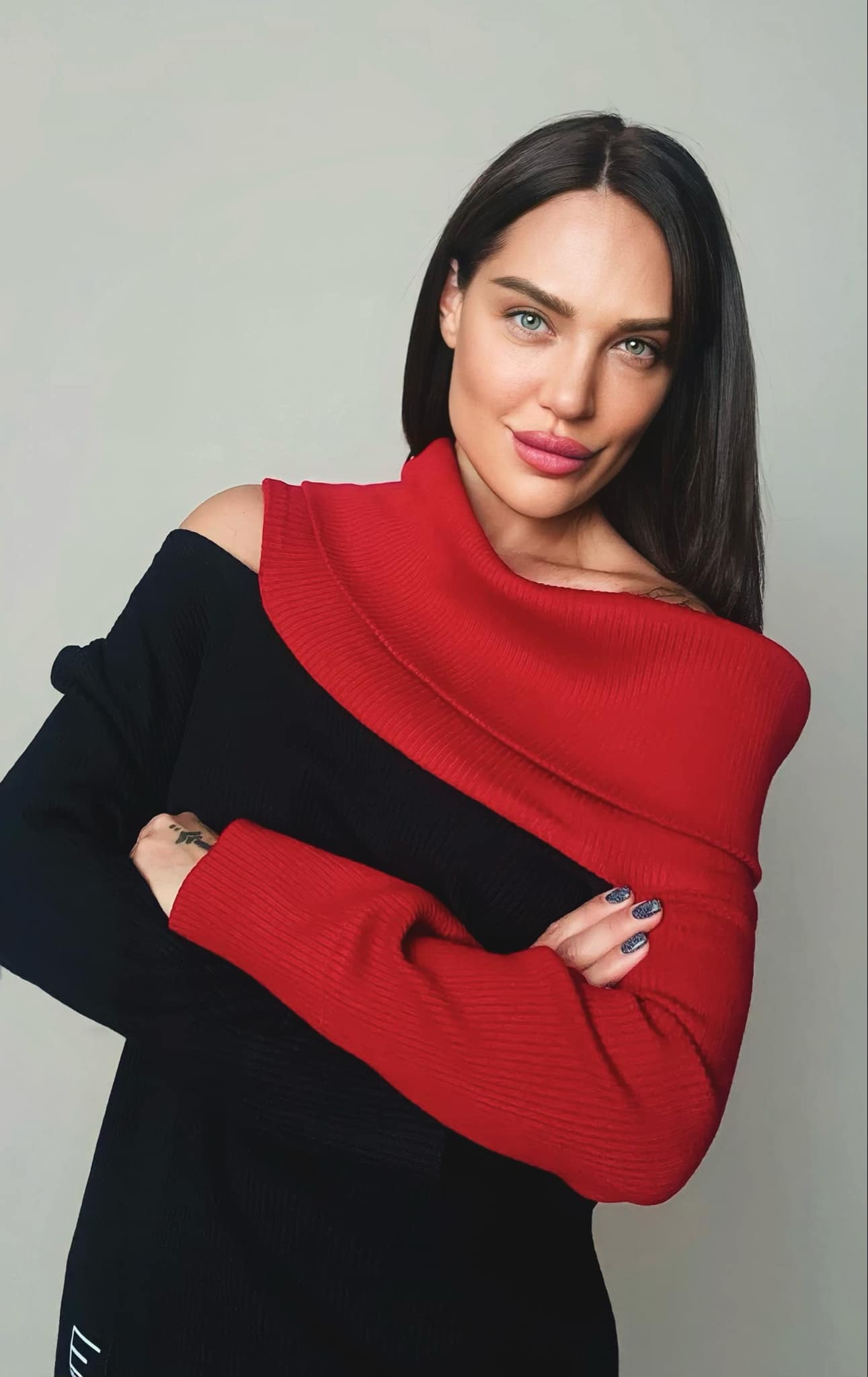 ამოჭრილი სვიტერი