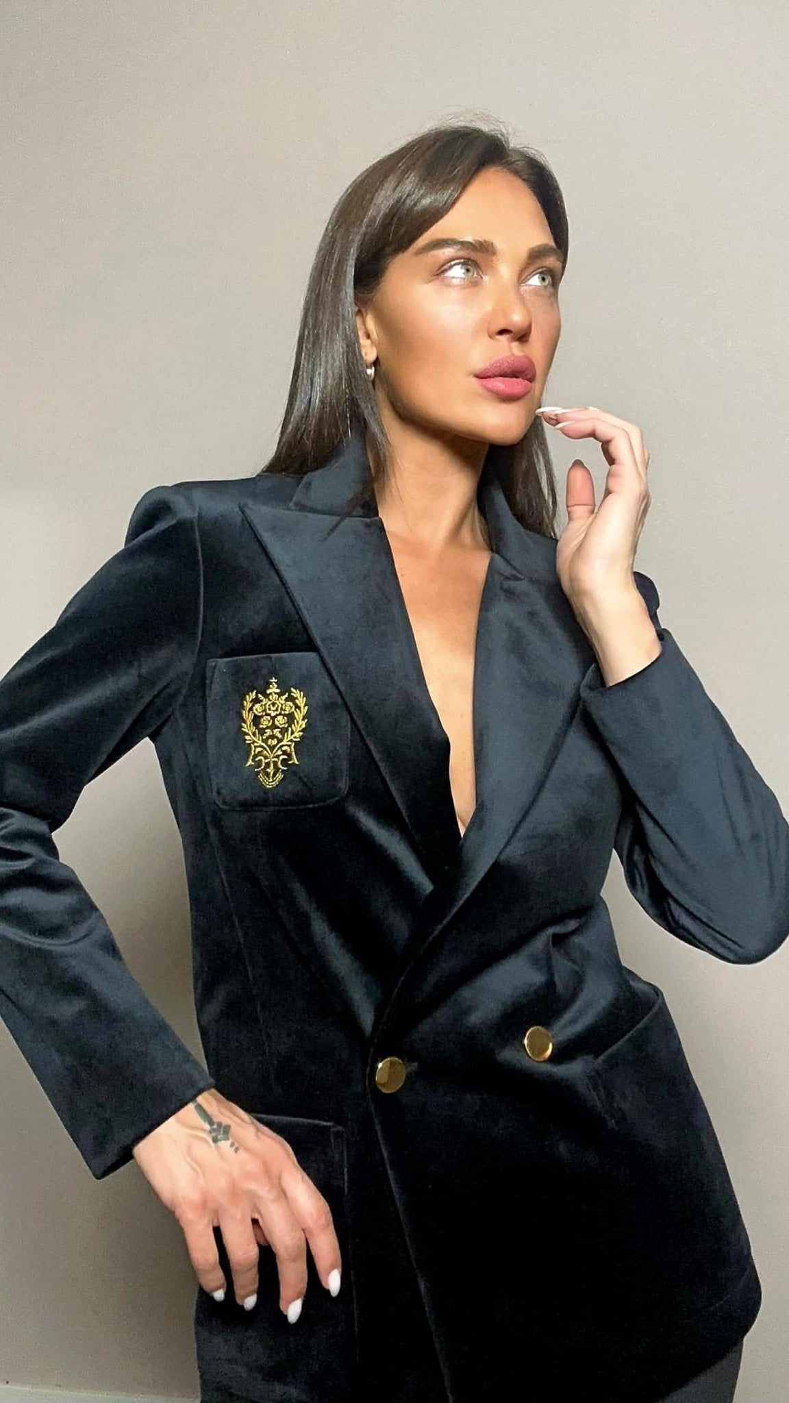 ხავერდის ქურთუკი ორნამენტით